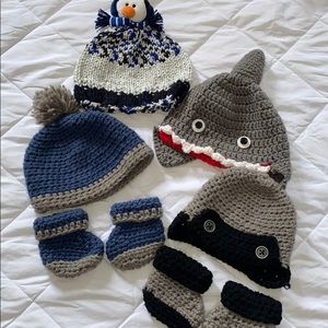 Handmade hats with matching booties💙